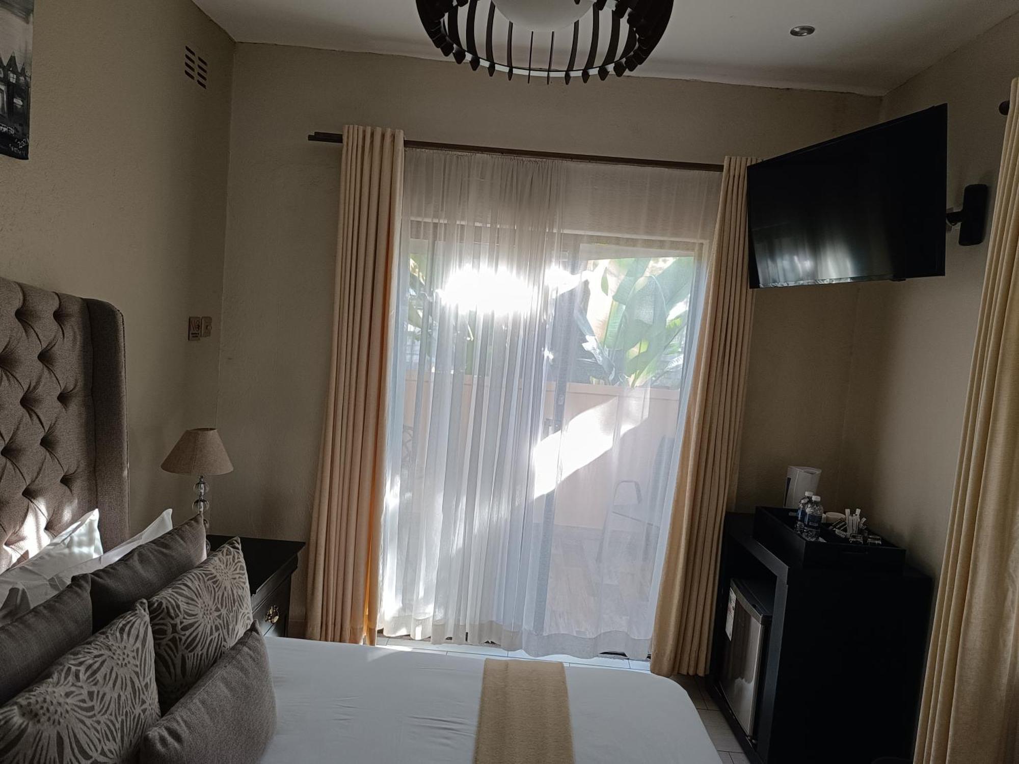 Jacaranda Hotel Harare Bagian luar foto