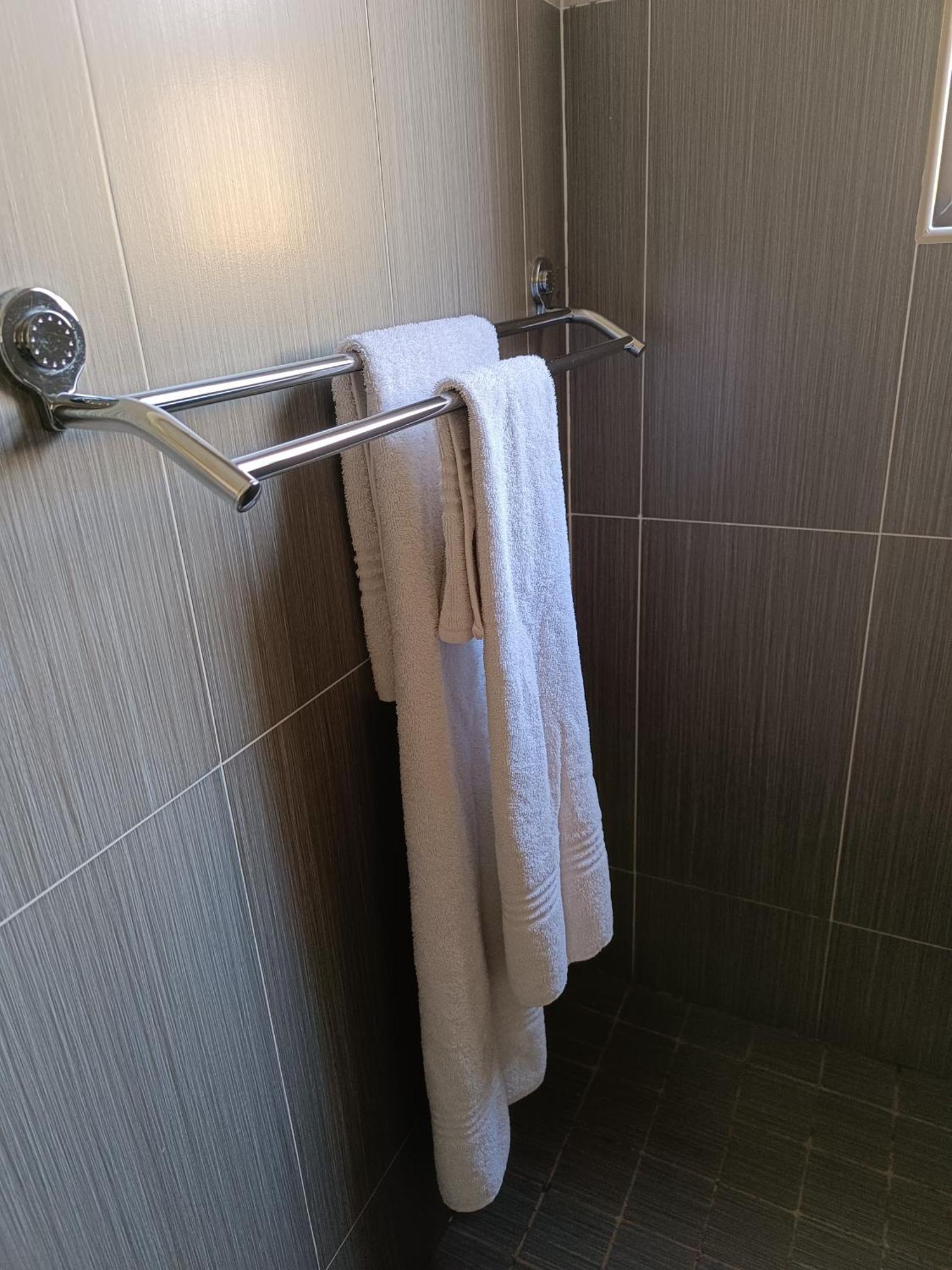 Jacaranda Hotel Harare Bagian luar foto
