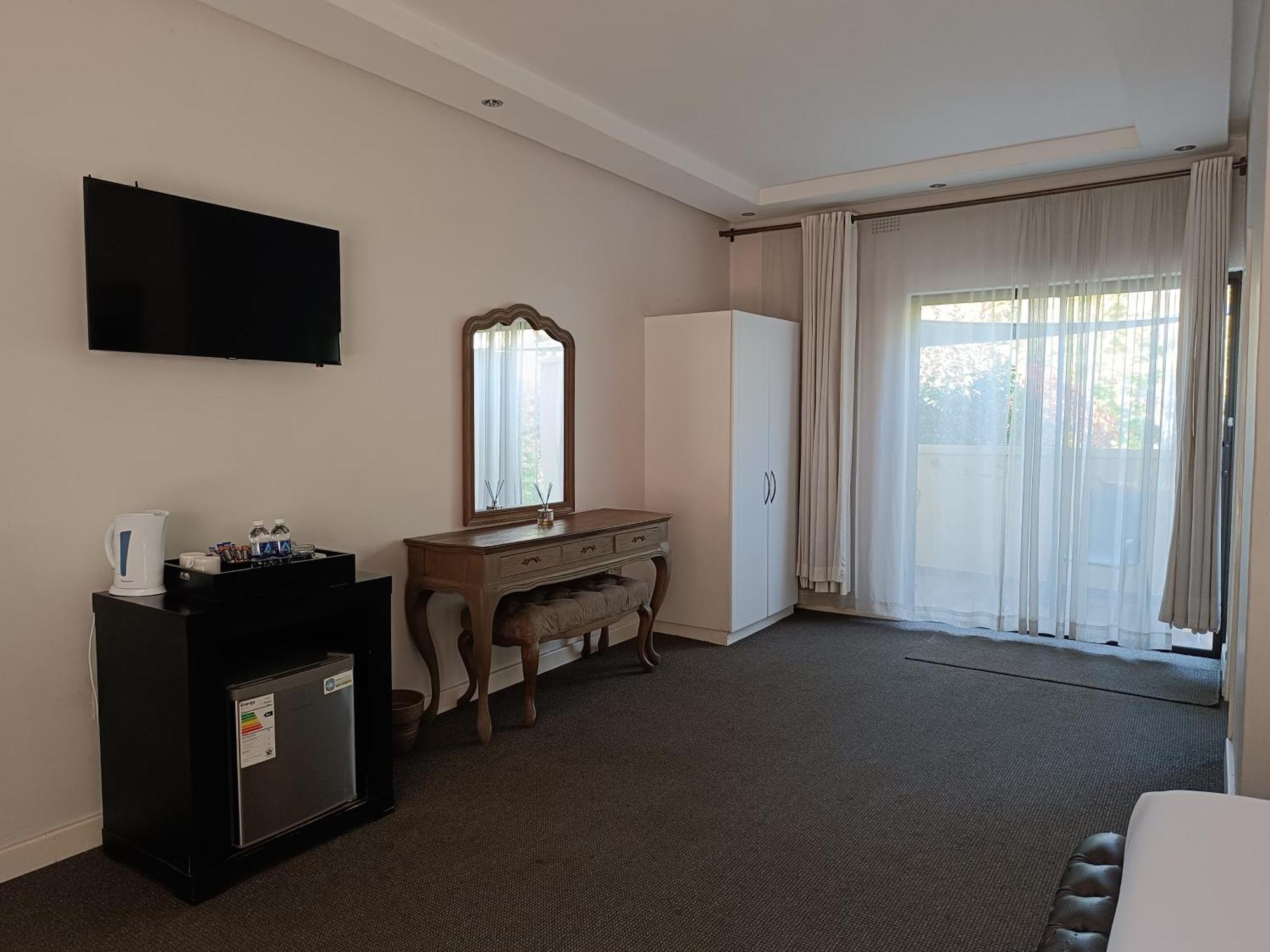 Jacaranda Hotel Harare Bagian luar foto