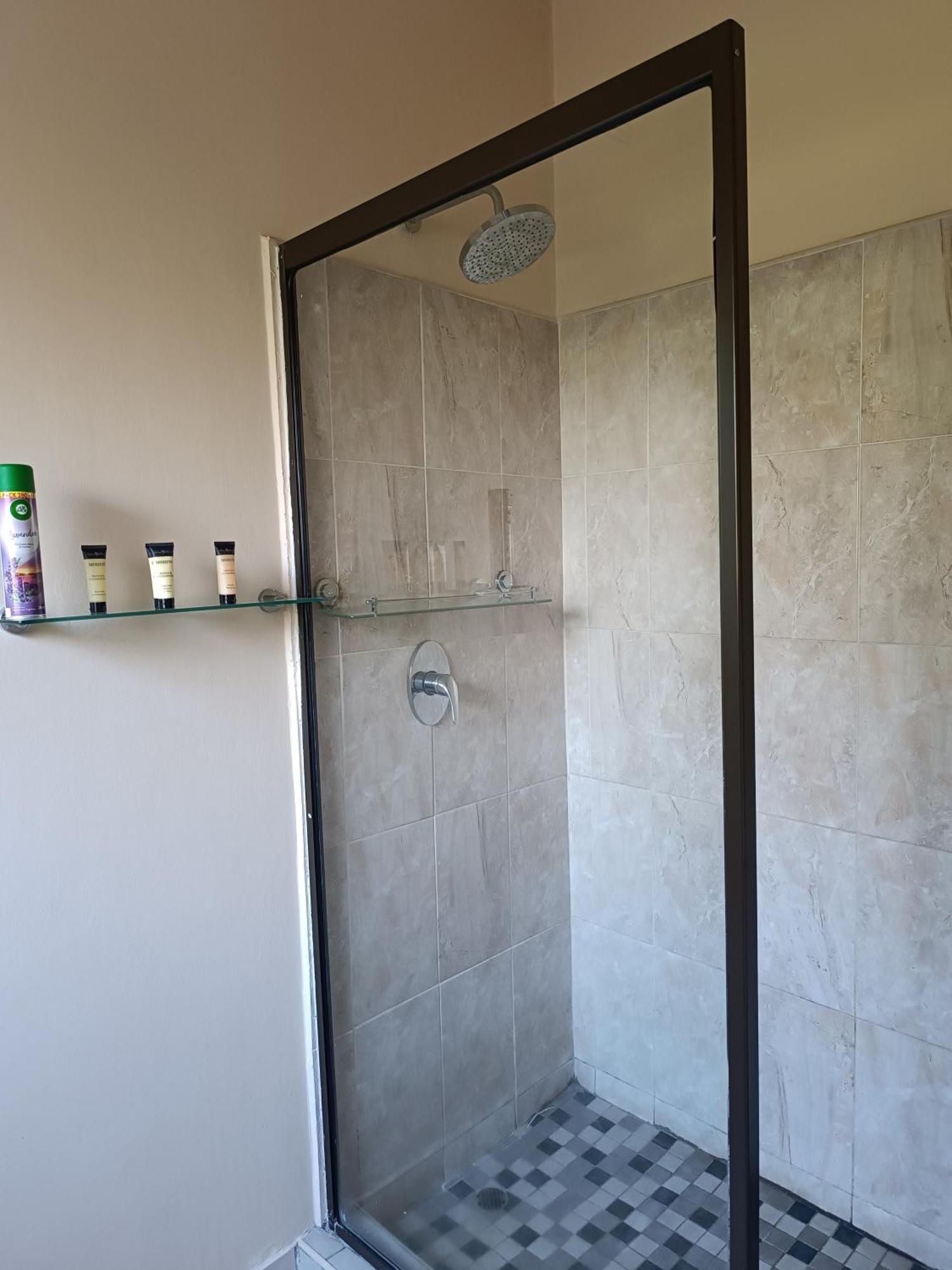 Jacaranda Hotel Harare Bagian luar foto