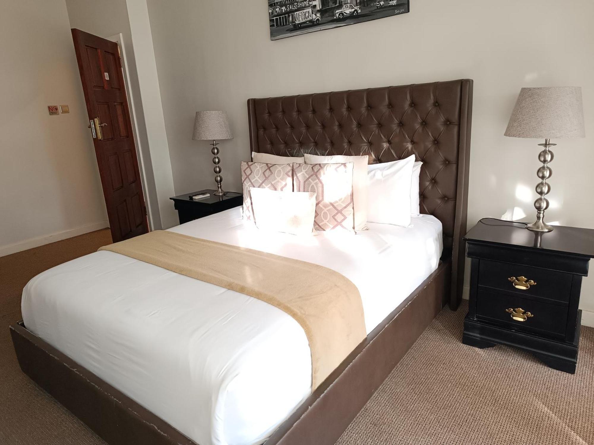 Jacaranda Hotel Harare Bagian luar foto