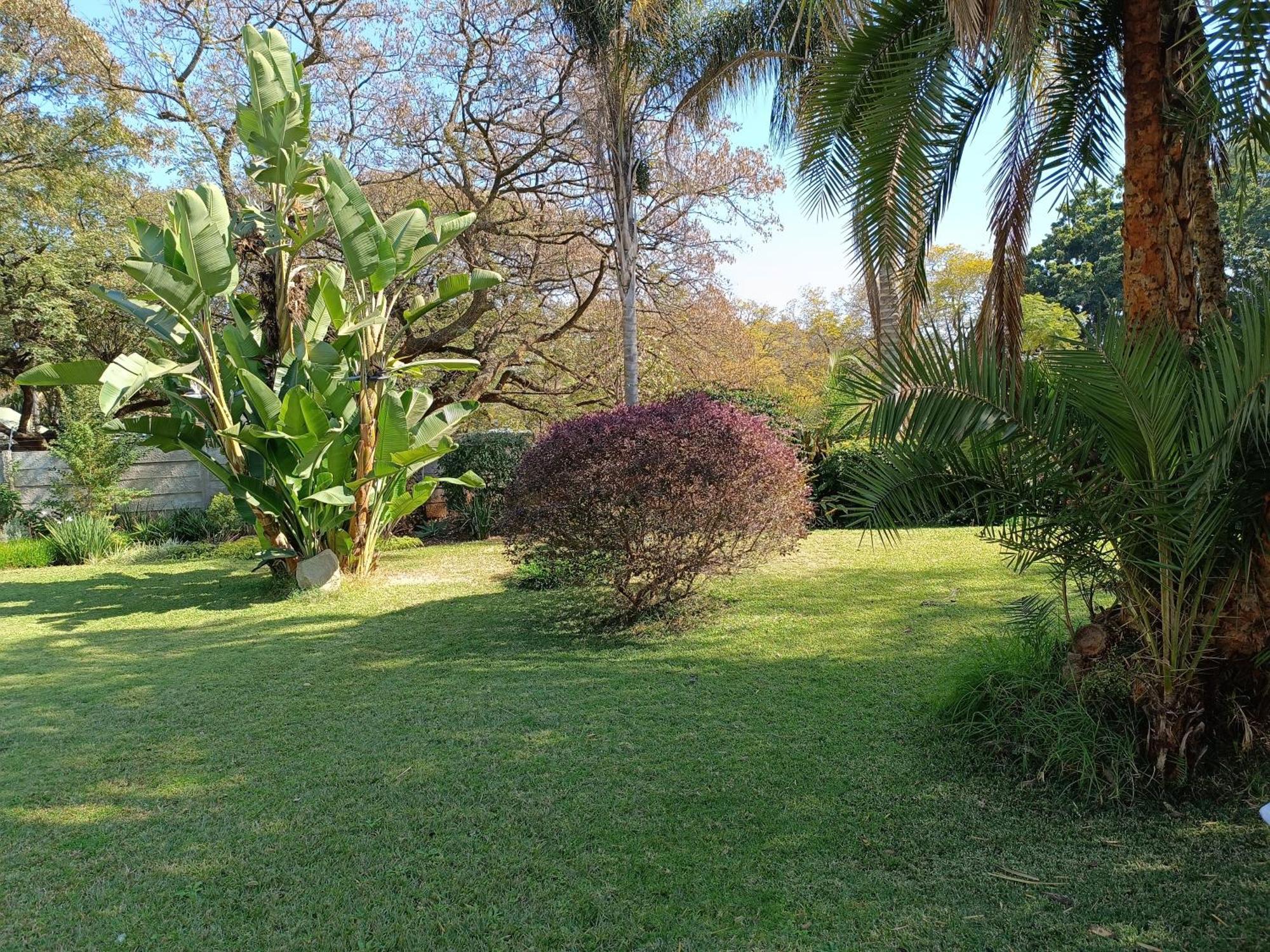 Jacaranda Hotel Harare Bagian luar foto