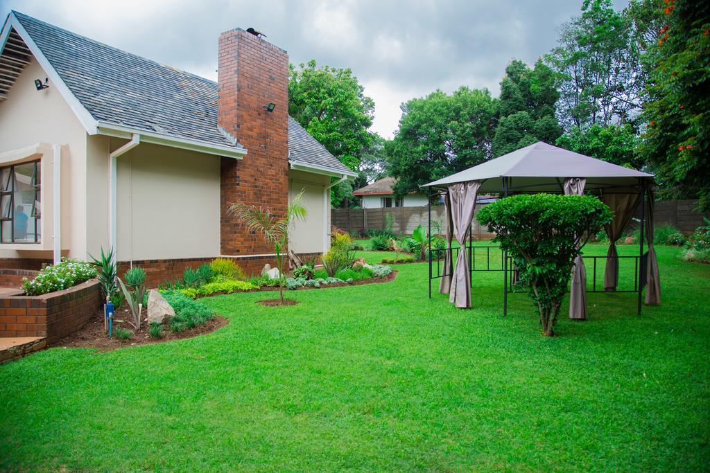Jacaranda Hotel Harare Bagian luar foto