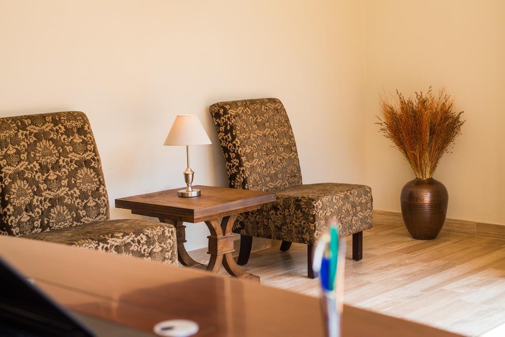 Jacaranda Hotel Harare Bagian luar foto