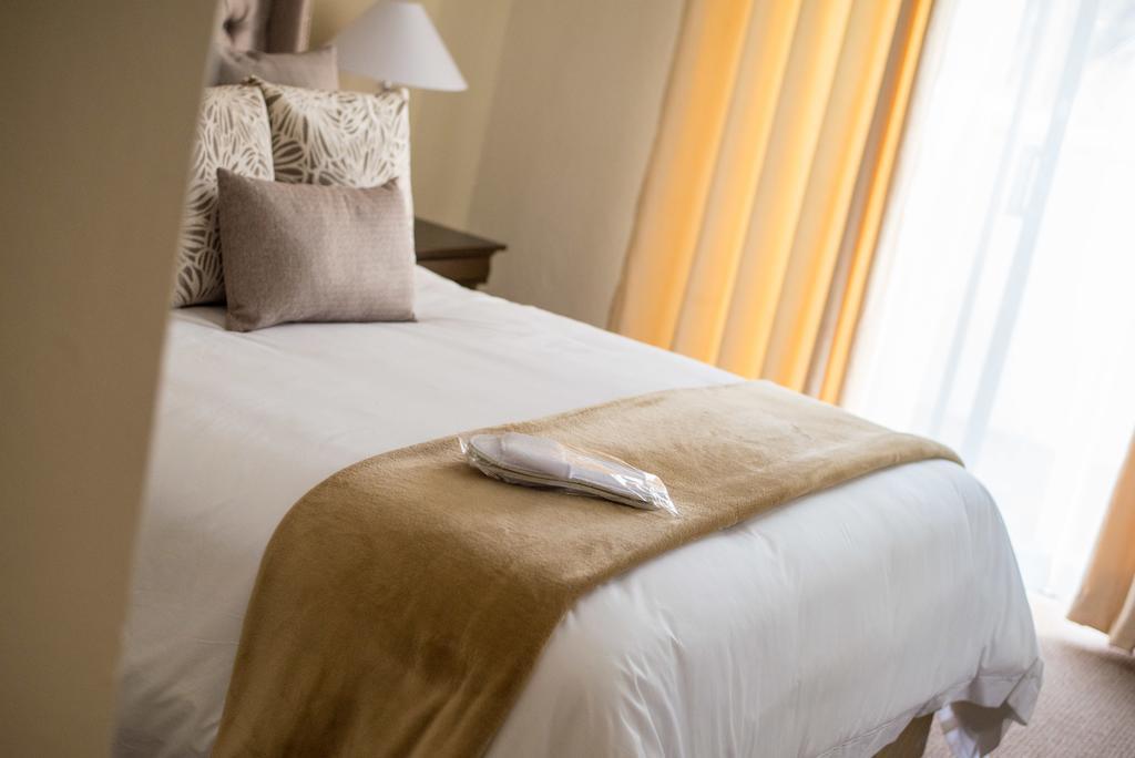 Jacaranda Hotel Harare Bagian luar foto