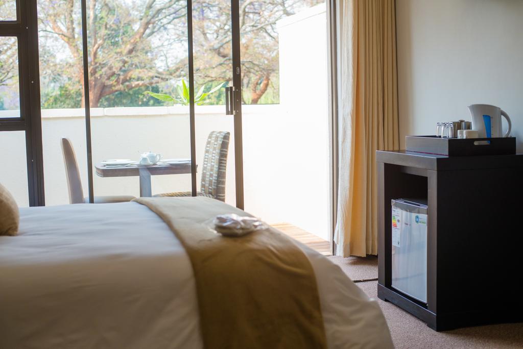 Jacaranda Hotel Harare Bagian luar foto