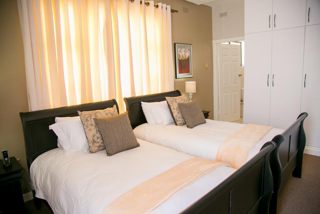 Jacaranda Hotel Harare Bagian luar foto