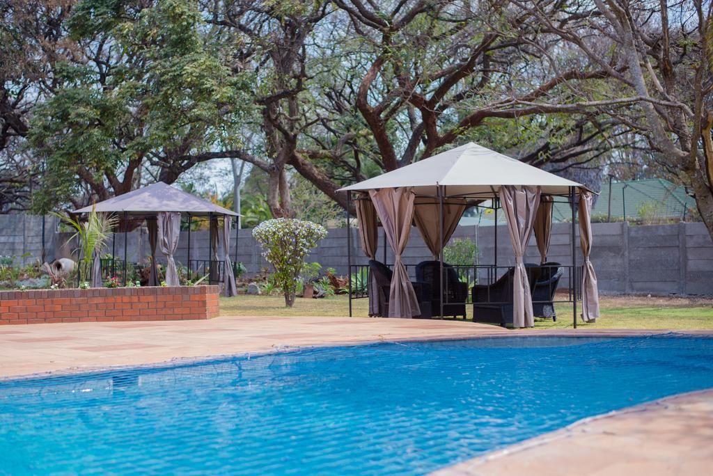 Jacaranda Hotel Harare Bagian luar foto