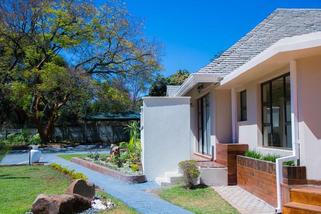 Jacaranda Hotel Harare Bagian luar foto