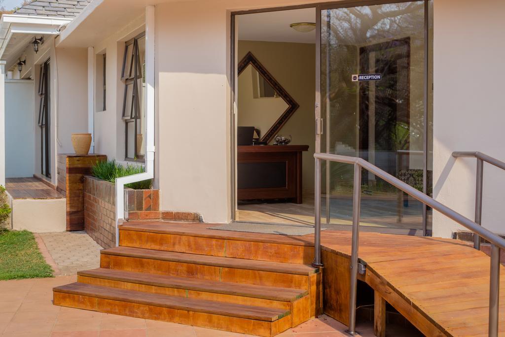 Jacaranda Hotel Harare Bagian luar foto