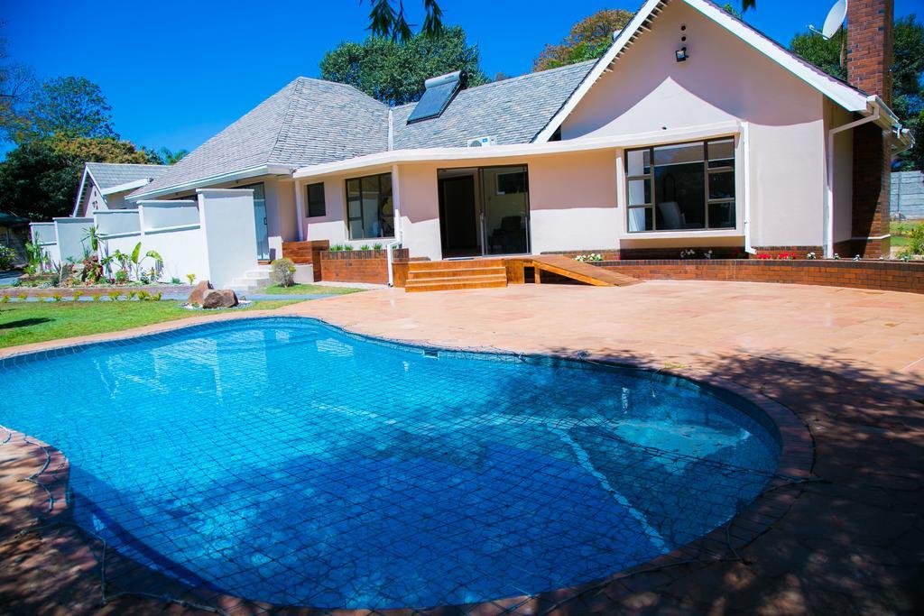 Jacaranda Hotel Harare Bagian luar foto